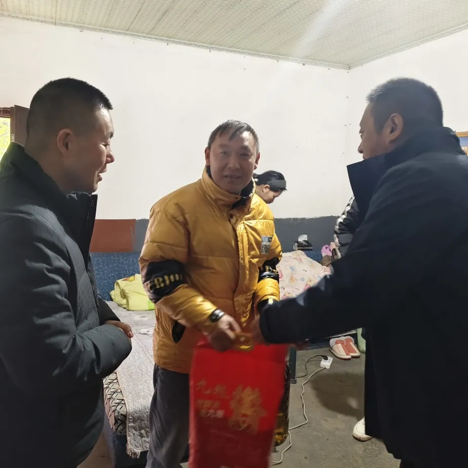 集團公司領(lǐng)導(dǎo)赴雷波縣開展托底性幫扶暨“四個一”活動